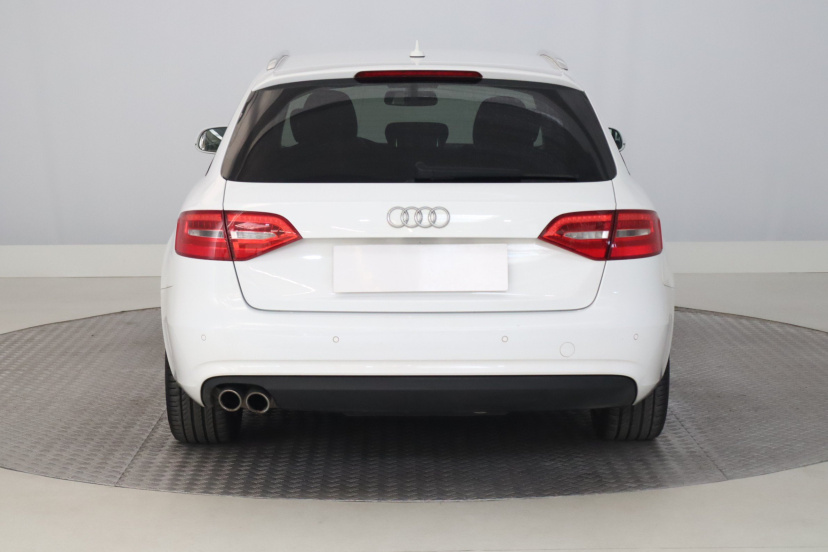 Audi A4, 2015