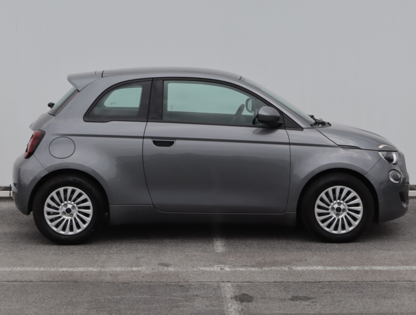Fiat 500e, 2024
