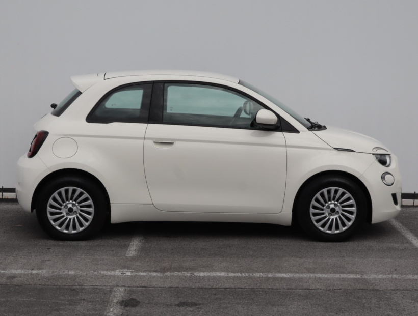 Fiat 500e, 2024