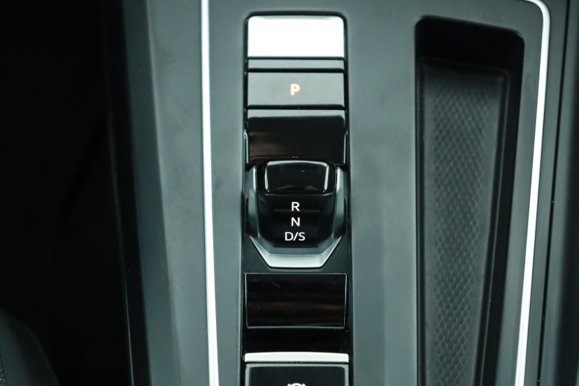 Volkswagen Golf, 2022