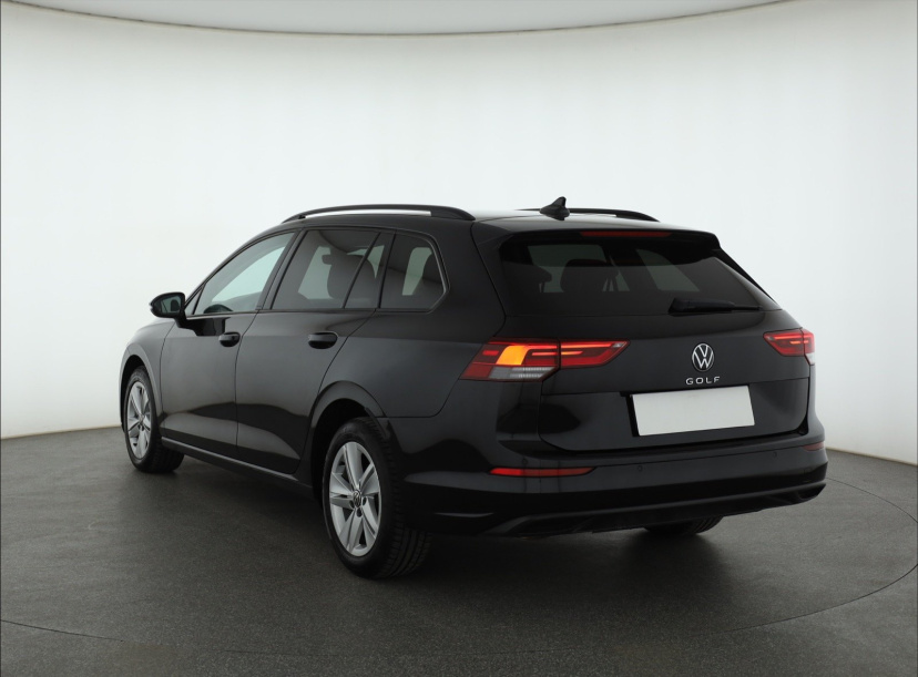 Volkswagen Golf, 2022