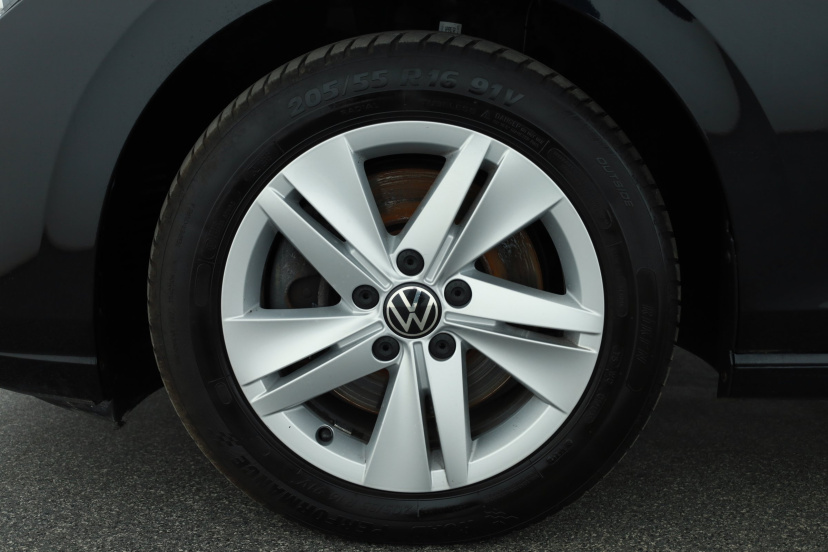 Volkswagen Golf, 2022