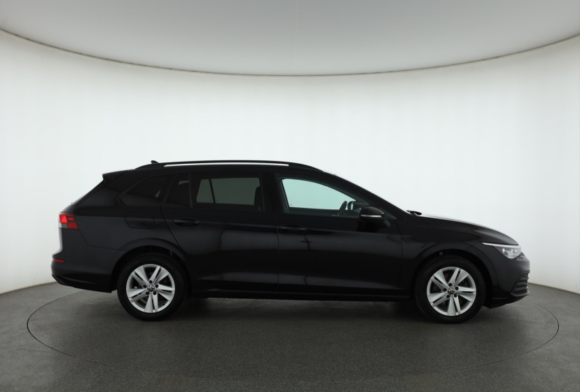 Volkswagen Golf, 2022