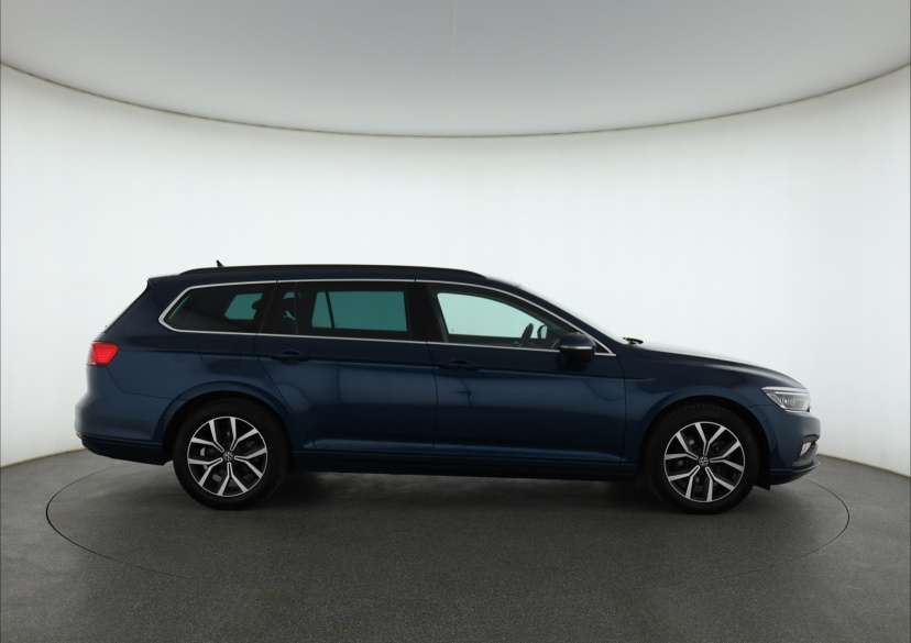 Volkswagen Passat, 2023