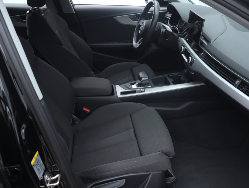 Audi A4, 2022