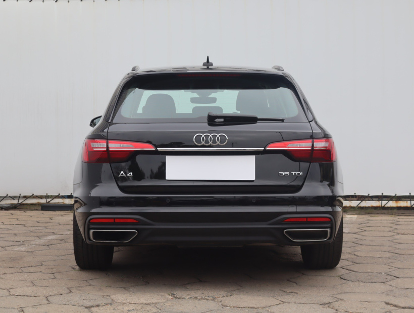 Audi A4, 2022