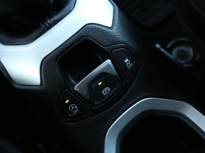 Jeep Renegade, 2015