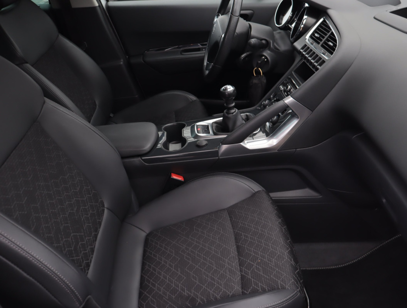 Peugeot 3008, 2015