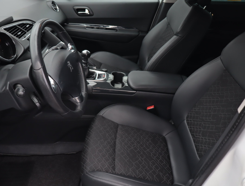 Peugeot 3008, 2015