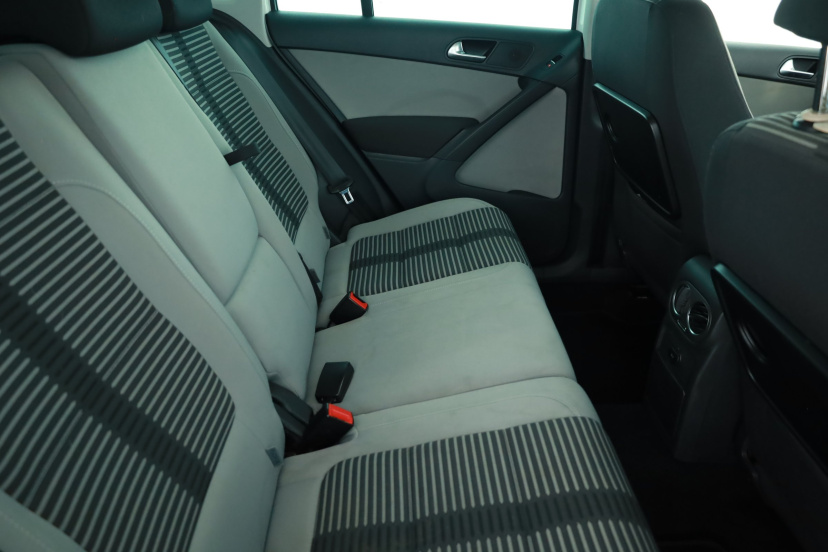 Volkswagen Tiguan, 2011