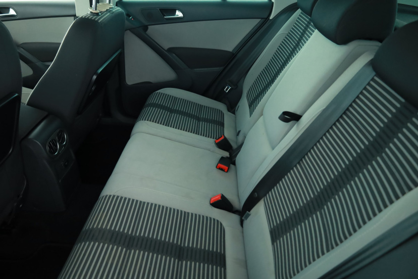 Volkswagen Tiguan, 2011