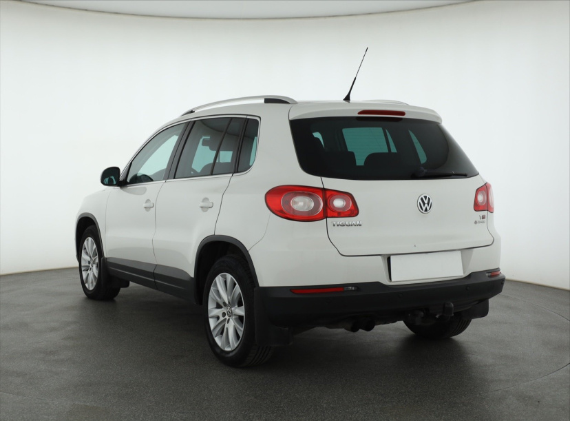 Volkswagen Tiguan, 2011