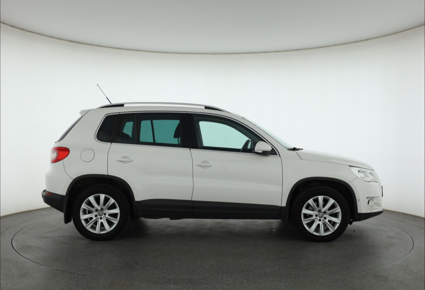 Volkswagen Tiguan, 2011