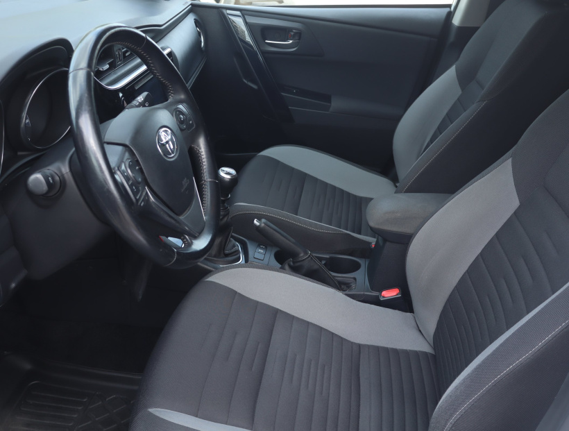 Toyota Auris, 2016