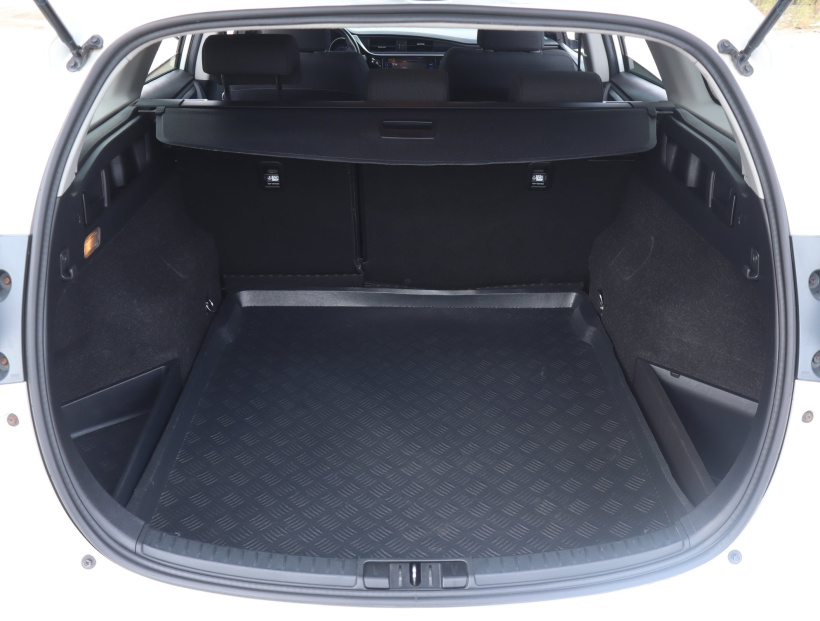Toyota Auris, 2016
