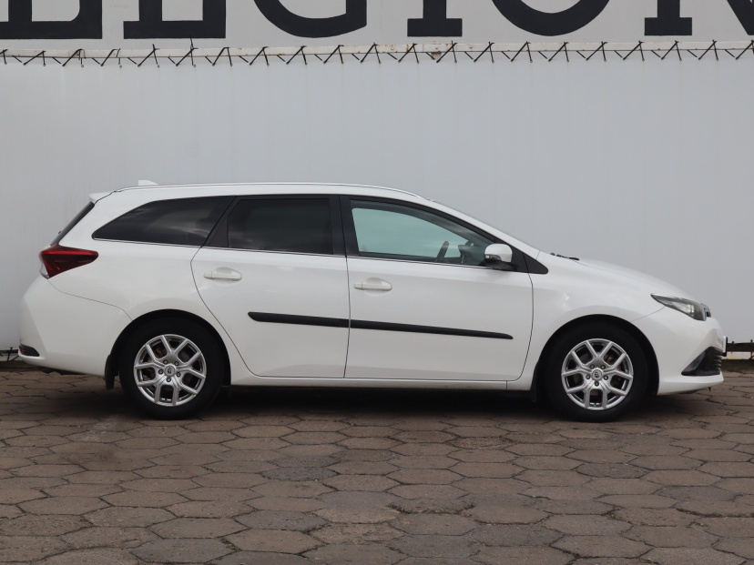 Toyota Auris, 2016