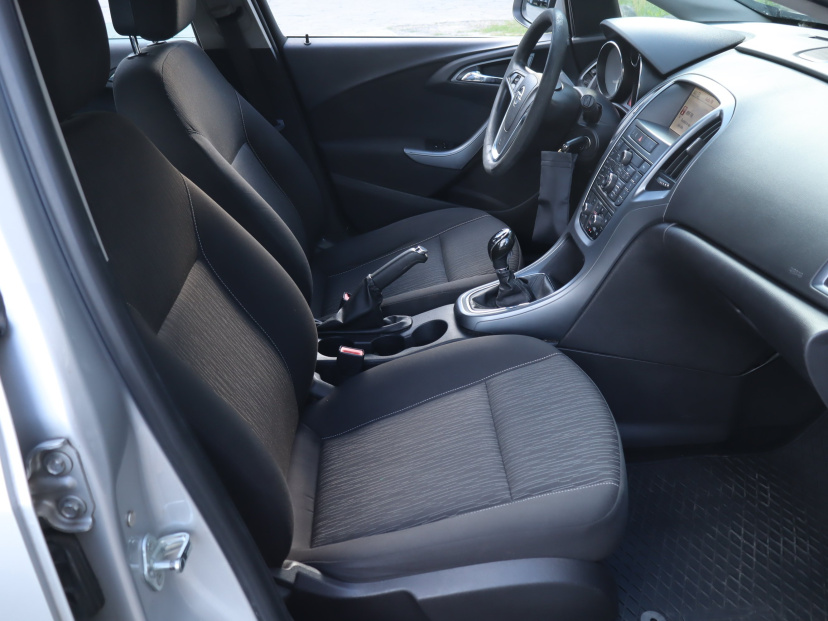 Opel Astra, 2013
