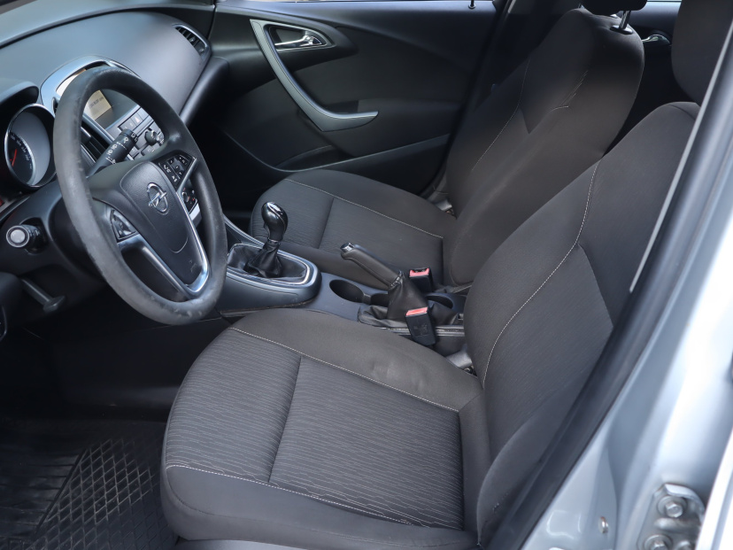 Opel Astra, 2013