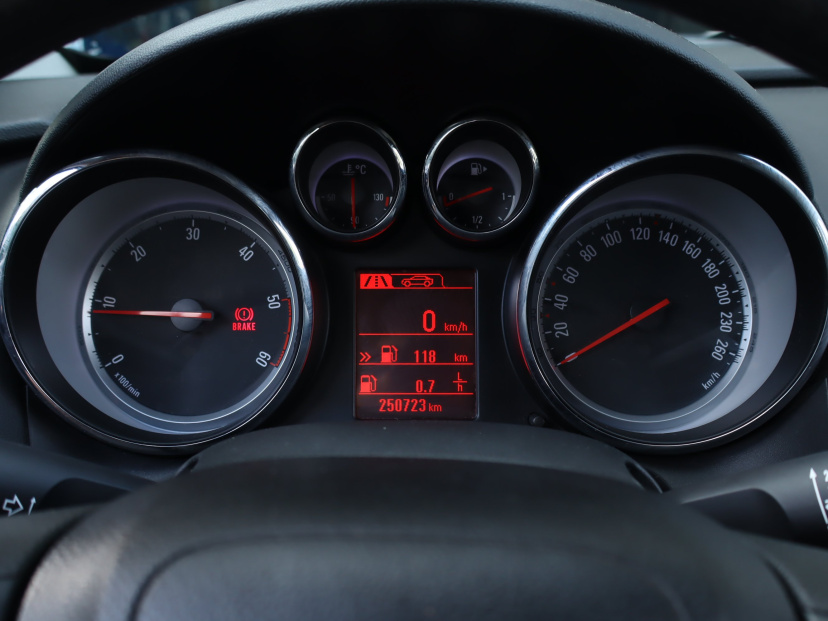 Opel Astra, 2013