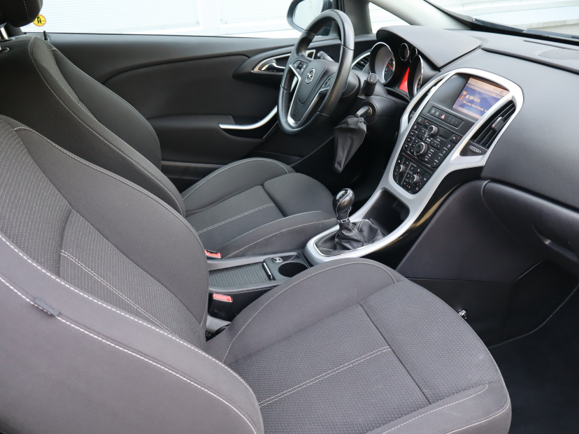 Opel Astra, 2011
