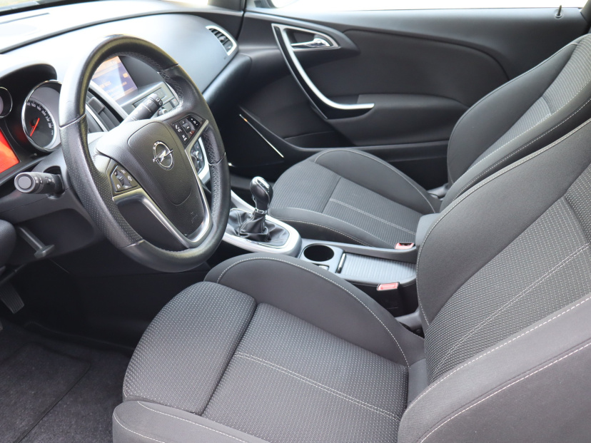 Opel Astra, 2011