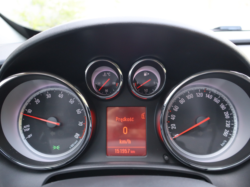 Opel Astra, 2011