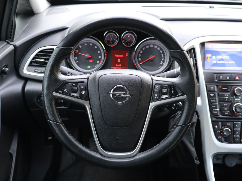 Opel Astra, 2011