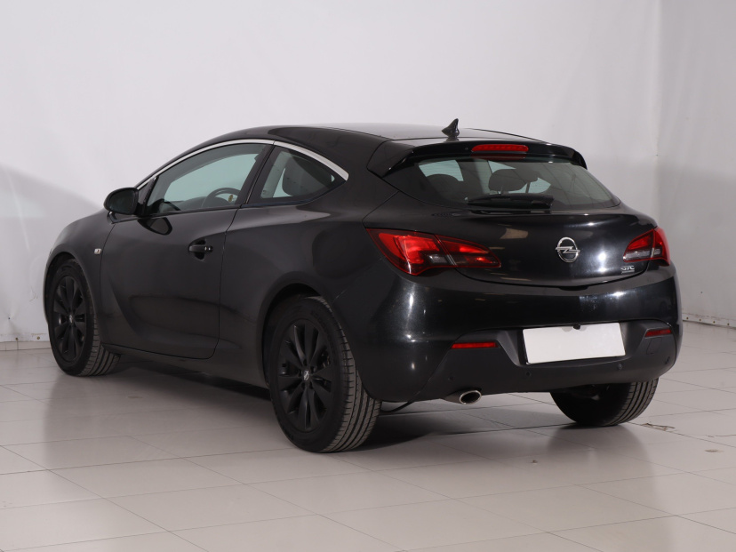 Opel Astra, 2011