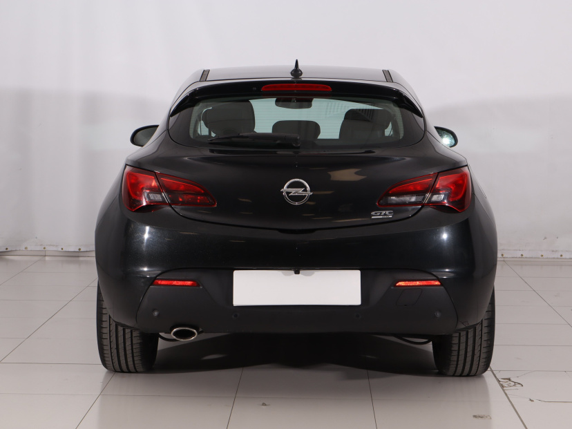 Opel Astra, 2011