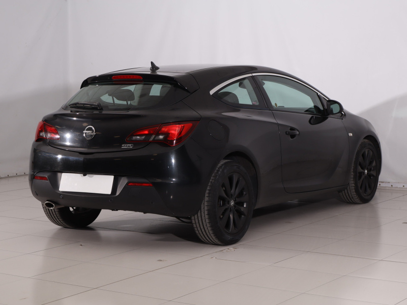 Opel Astra, 2011