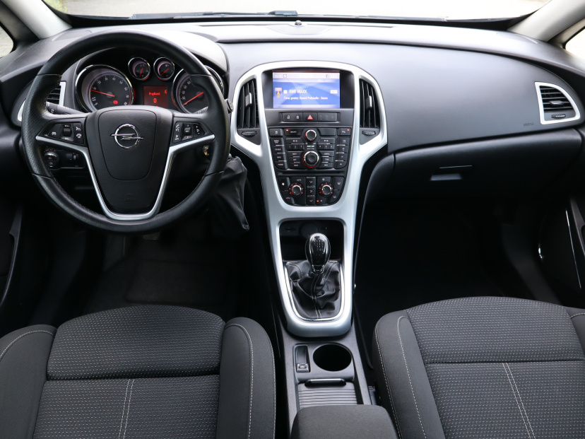 Opel Astra, 2011