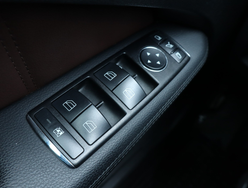 Mercedes-Benz E, 2010