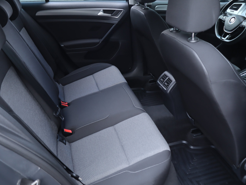 Volkswagen Golf, 2016