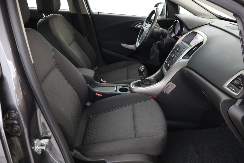 Opel Astra, 2012