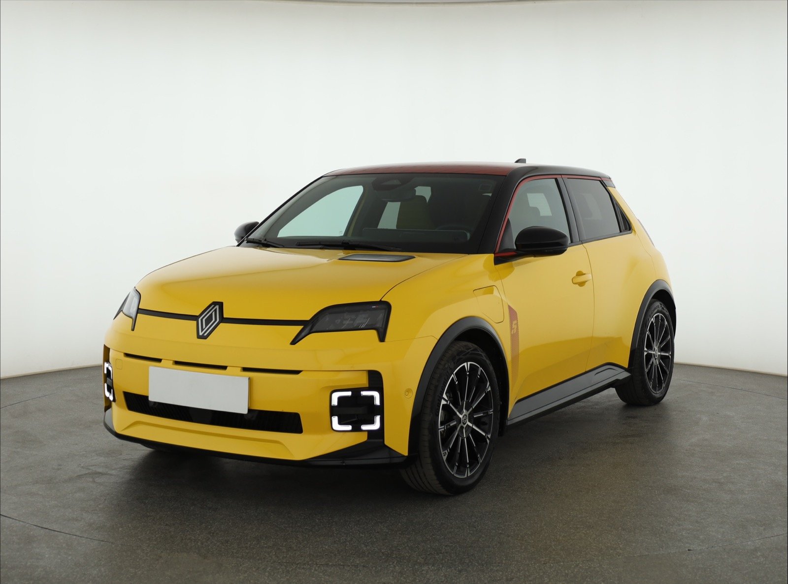Renault 5 E-Tech 52 kWh, 150 hp, 2025 3