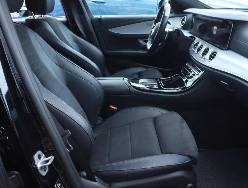 Mercedes-Benz E, 2022
