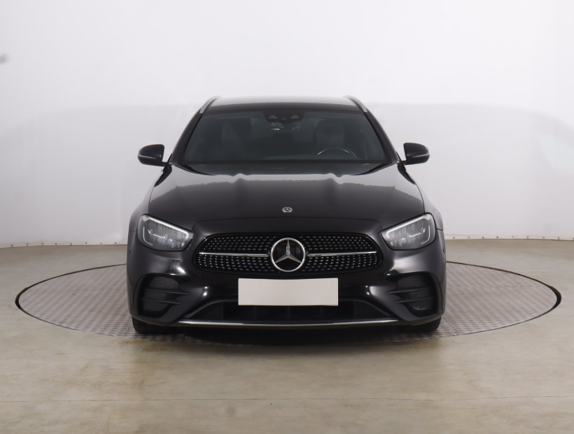 Mercedes-Benz E, 2022