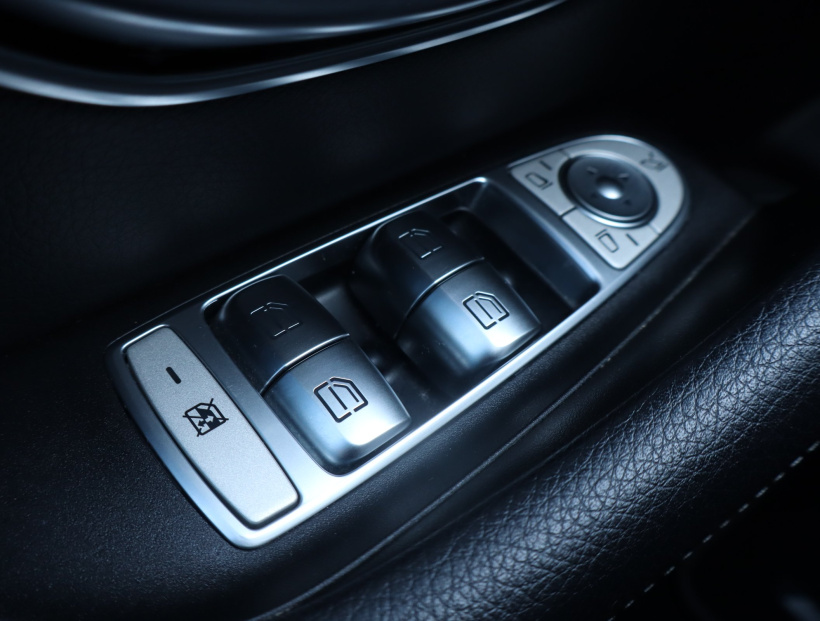 Mercedes-Benz E, 2022