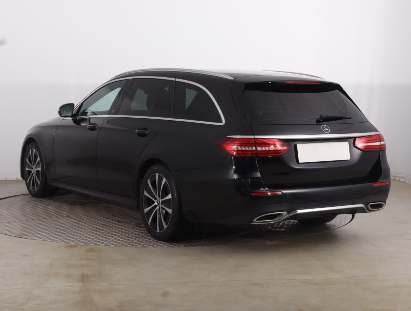 Mercedes-Benz E, 2022
