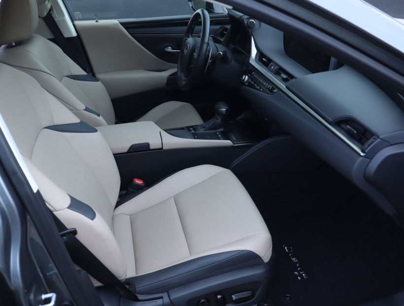 Lexus ES, 2021