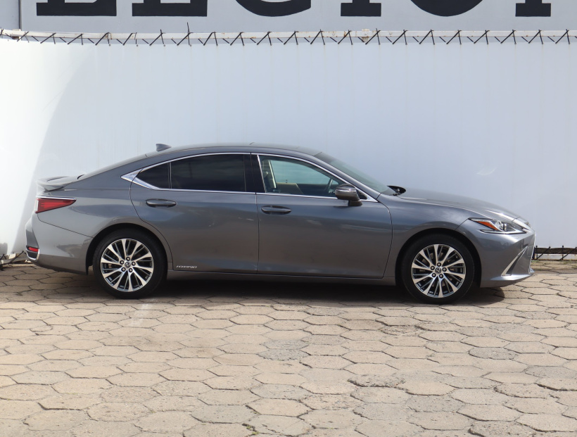 Lexus ES, 2021