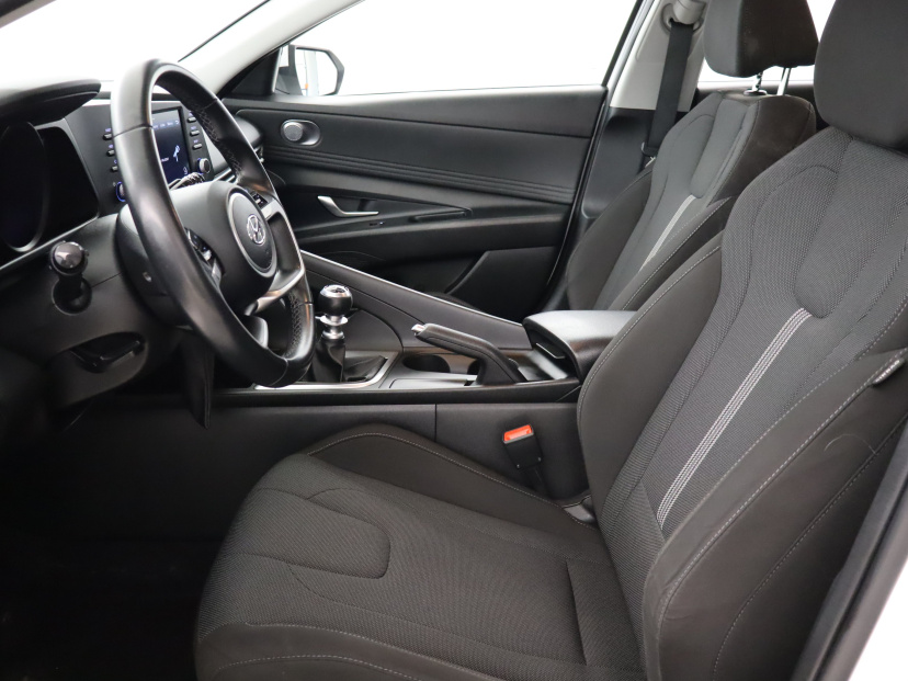 Hyundai Elantra, 2022