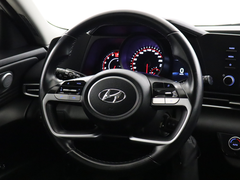 Hyundai Elantra, 2022
