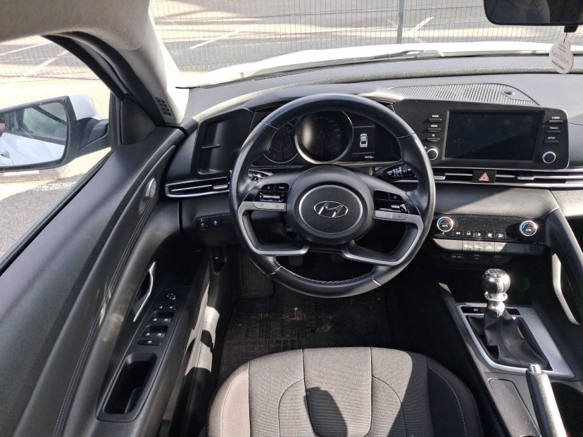 Hyundai Elantra, 2022