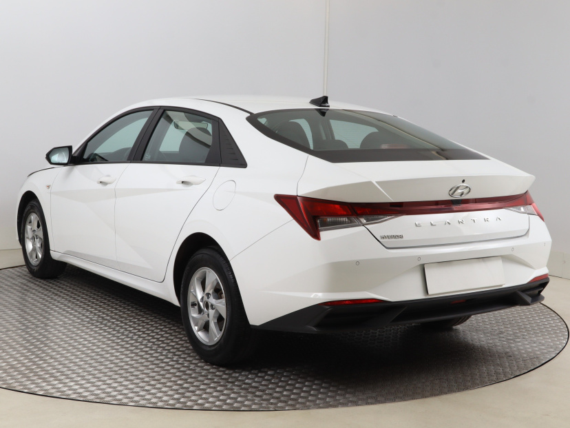 Hyundai Elantra, 2022