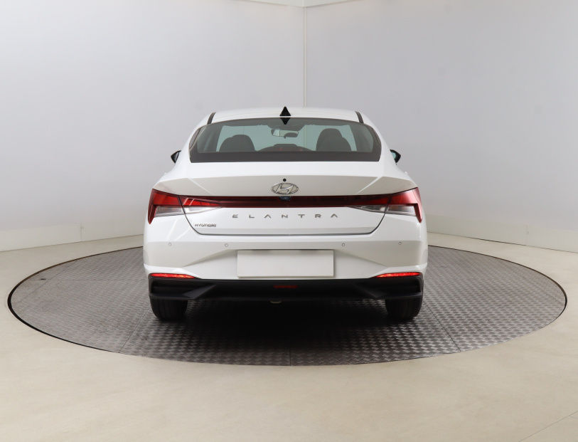 Hyundai Elantra, 2022