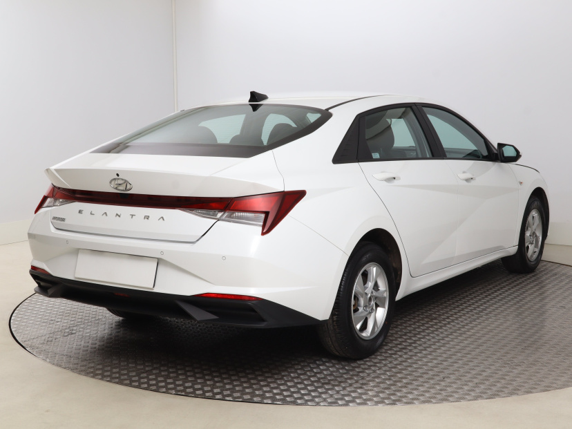 Hyundai Elantra, 2022