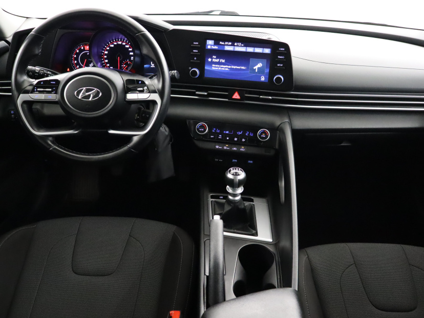 Hyundai Elantra, 2022