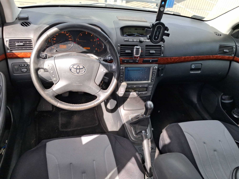 Toyota Avensis, 2004