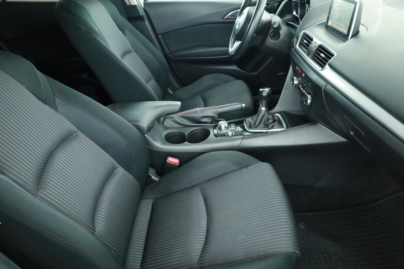 Mazda 3, 2015